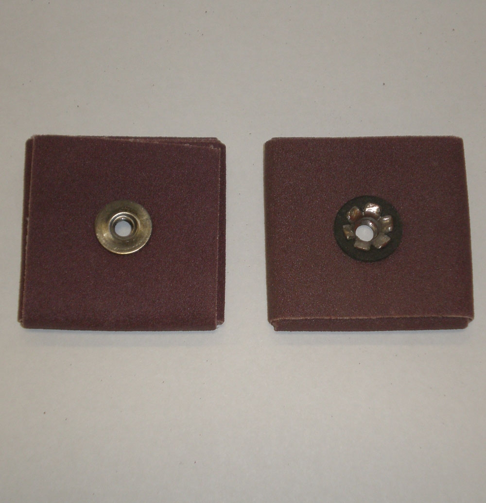 R228 Abrasive Square Pad 1-1/2x1-1/2x3/8x1/4-20 Eyelet 120x